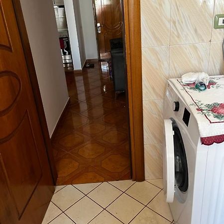 Appartamento Incantevole Con Posto Auto Privato Vlore Bagian luar foto