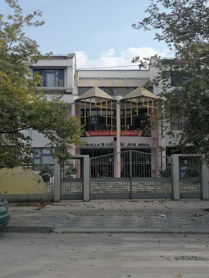 Appartamento Incantevole Con Posto Auto Privato Vlore Bagian luar foto