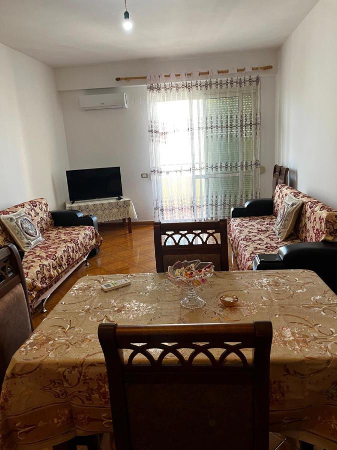 Appartamento Incantevole Con Posto Auto Privato Vlore Bagian luar foto