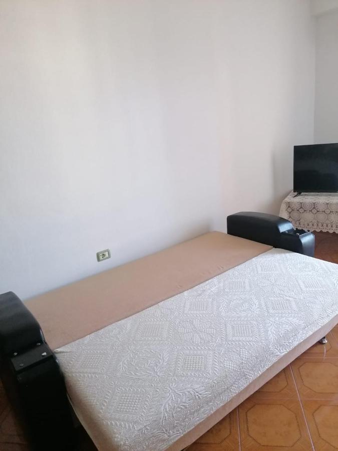 Appartamento Incantevole Con Posto Auto Privato Vlore Bagian luar foto