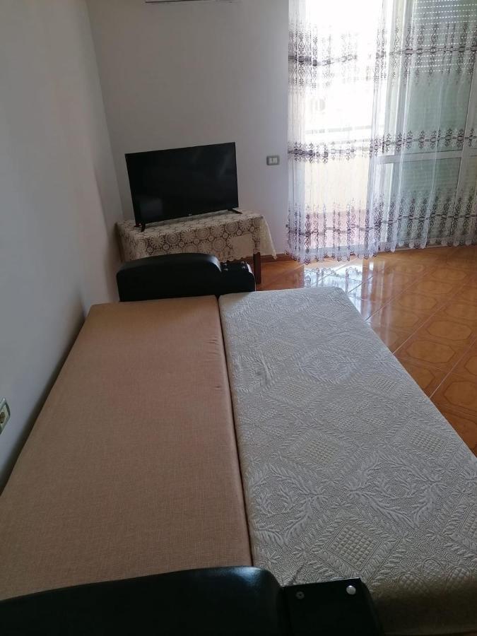 Appartamento Incantevole Con Posto Auto Privato Vlore Bagian luar foto