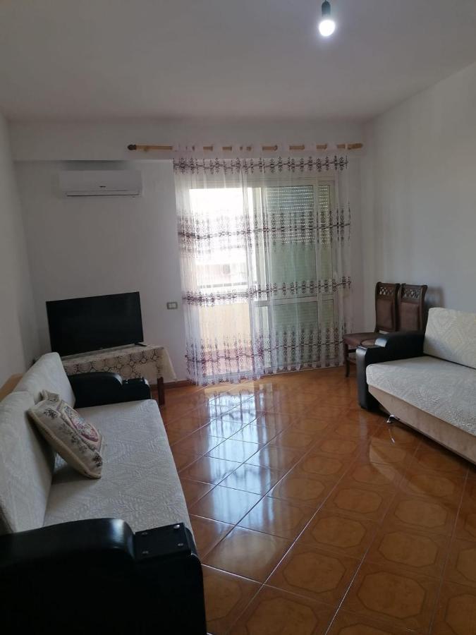 Appartamento Incantevole Con Posto Auto Privato Vlore Bagian luar foto