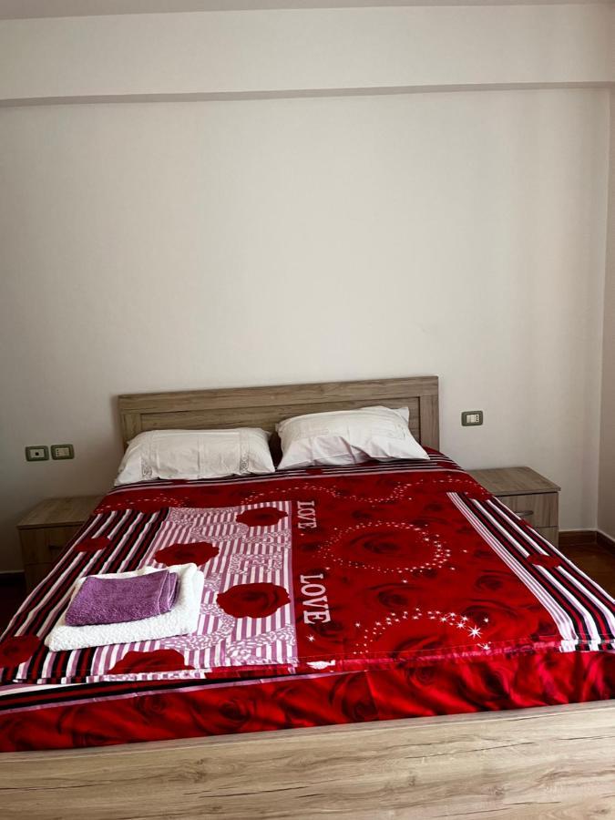 Appartamento Incantevole Con Posto Auto Privato Vlore Bagian luar foto