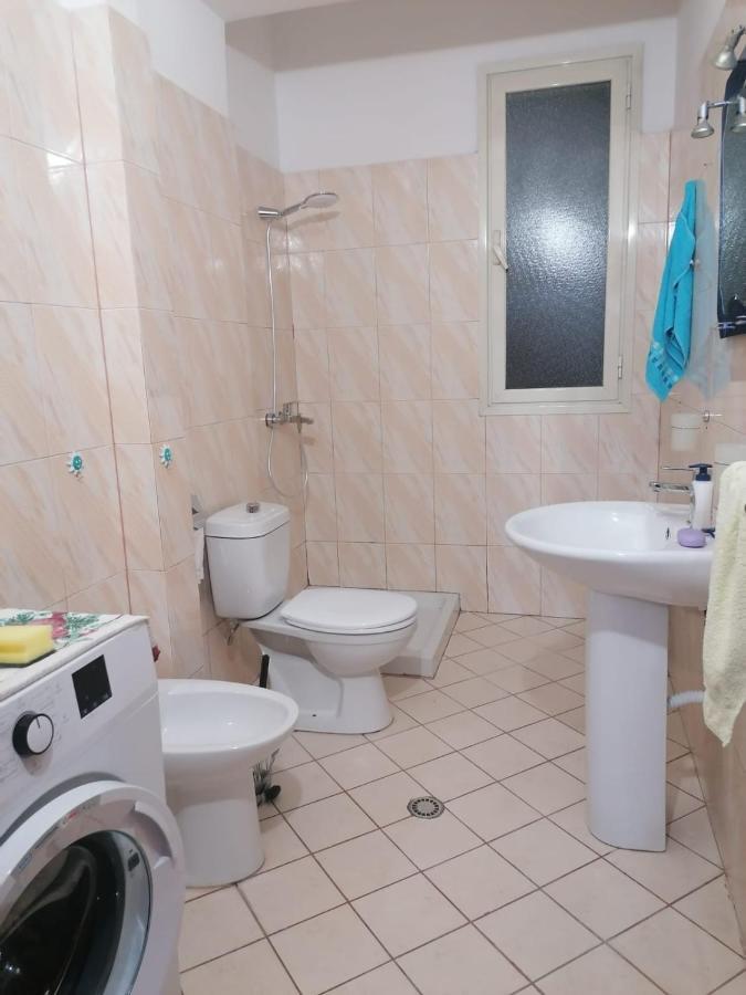 Appartamento Incantevole Con Posto Auto Privato Vlore Bagian luar foto